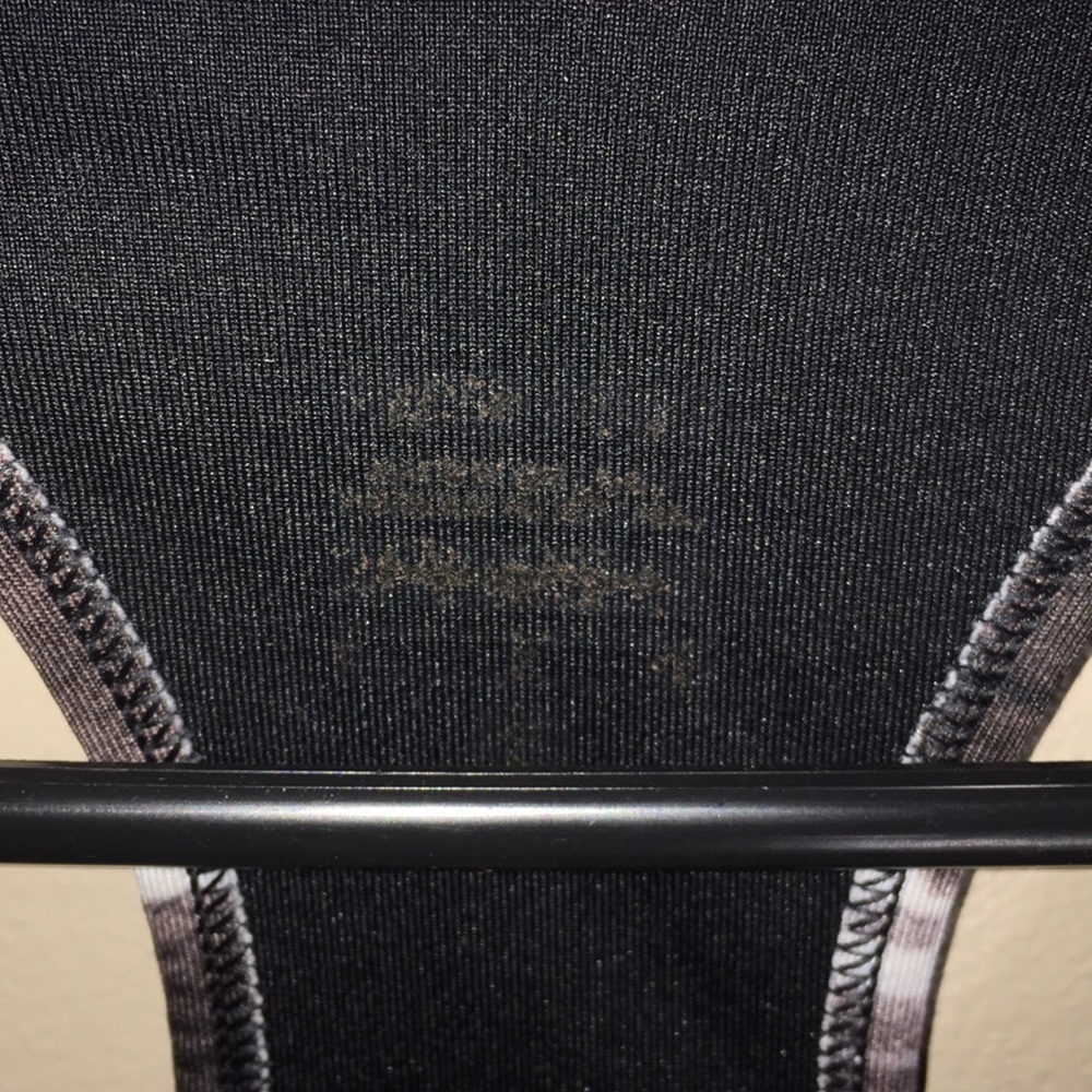 Nike sports bra gray black and white size small lighting bolt pattern​​​ - Picture 5 of 7